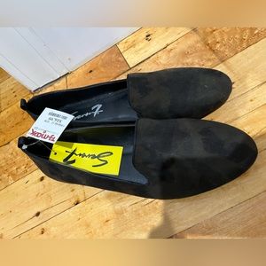 NEVER WORN camo flats!